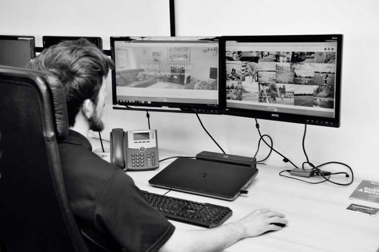 designer workspace dual monitor